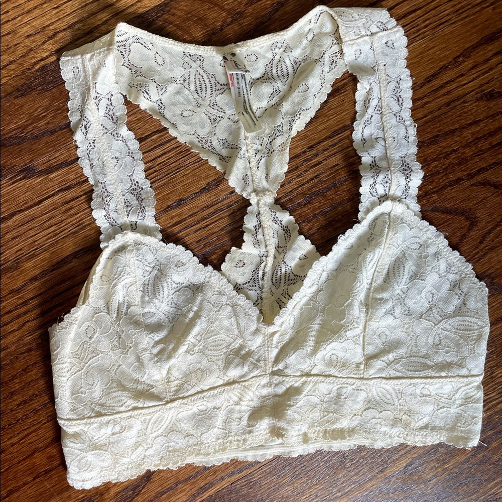 🍦Ivory Galloon Racerback Bralette 🍦